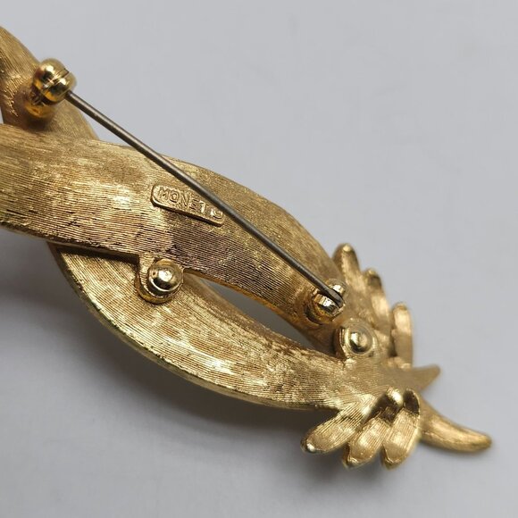 Monet Gold Tone Textured Leaf Brooch Pin Mid Century - Picture 4 of 5